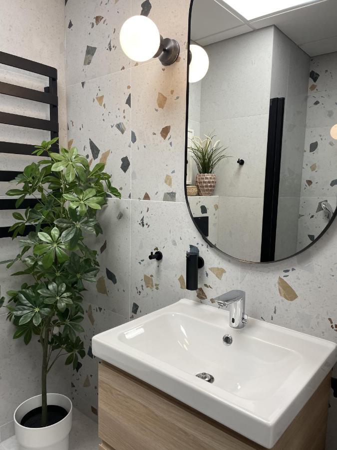Oui Oui Apartment Варшава Екстериор снимка